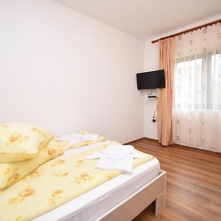 Casa Para Hotell Haţeg Exteriör bild
