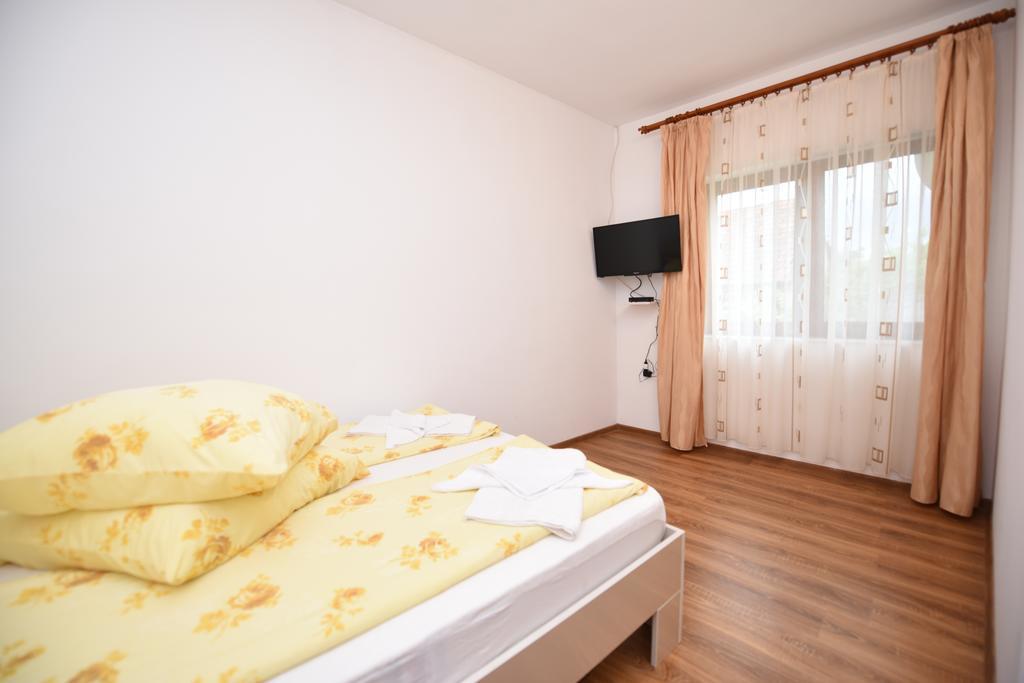 Casa Para Hotell Haţeg Exteriör bild