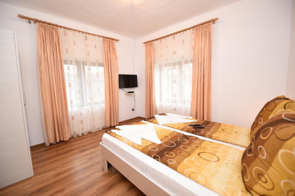 Casa Para Hotell Haţeg Exteriör bild